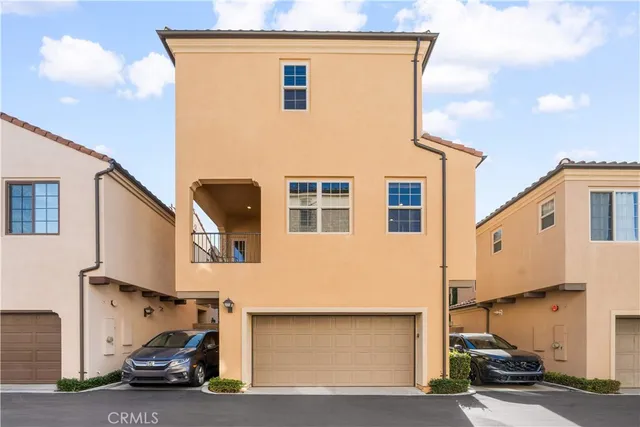 $1,299,800 | 81 Strawberry Grove, Irvine, CA 92620
