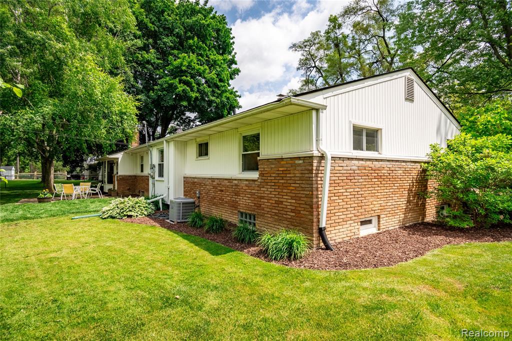 28441 Westerleigh Road Farmington, MI 48334 - Photo 34 of 45