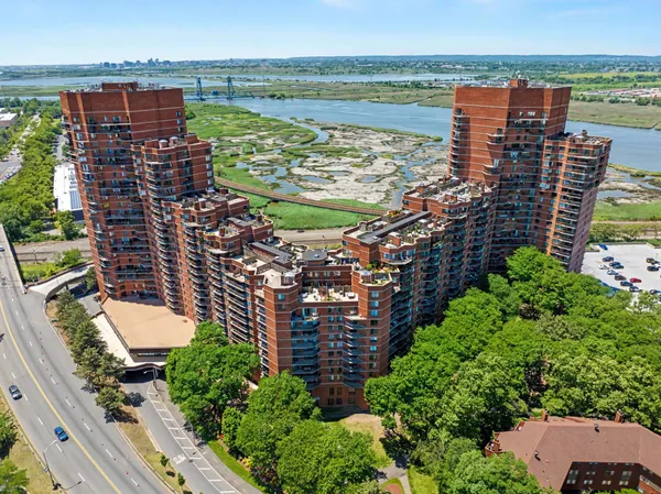 $399,900 | 1015 Harmon Cove Tower, Secaucus, NJ 07094