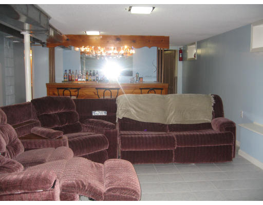 68 Hazen Street Springfield, MA 01119 - Photo 17 of 19 a living room with furniture