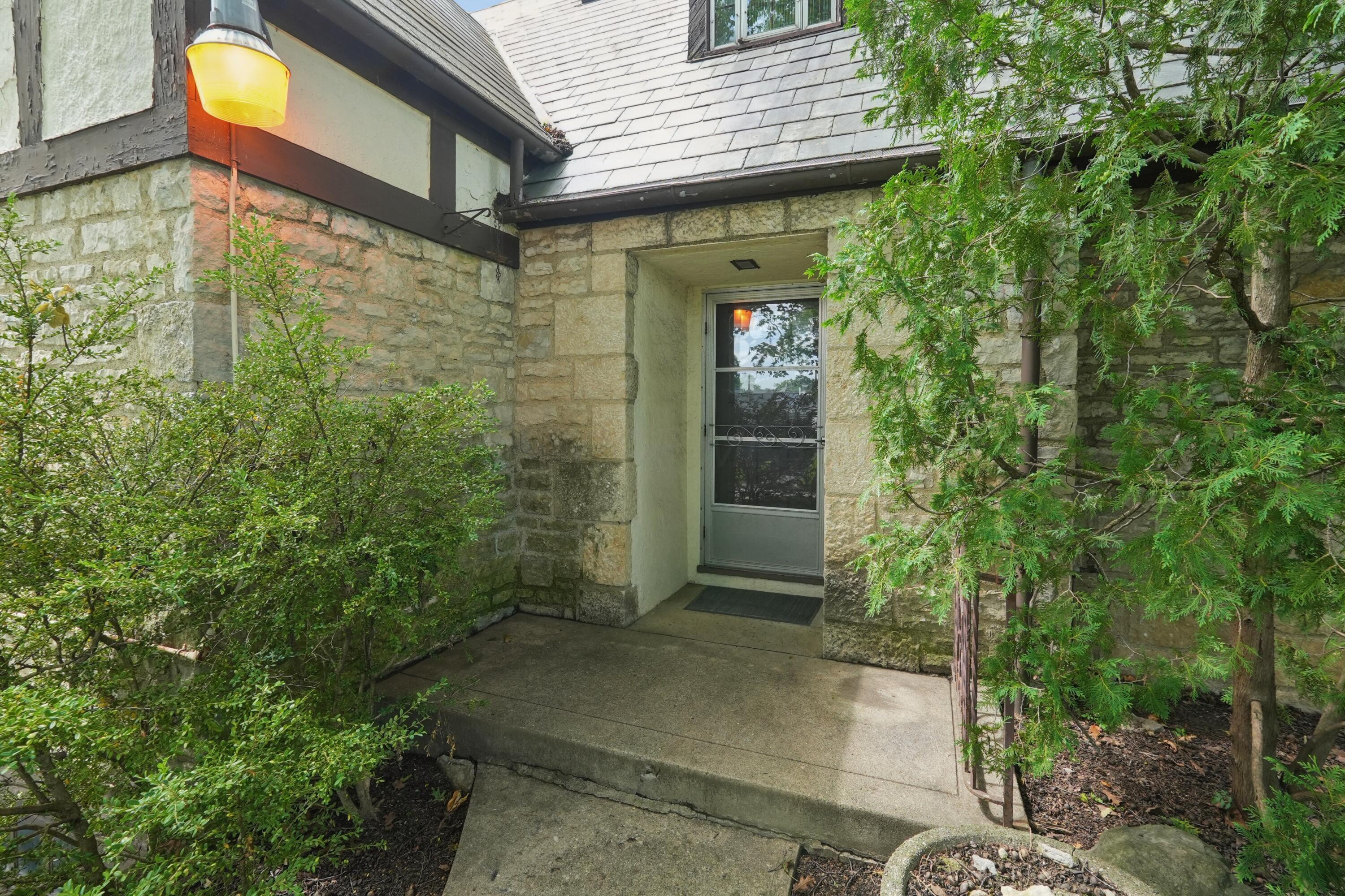 2050 Upper Chelsea Road Columbus, OH 43221 - Photo 12 of 62