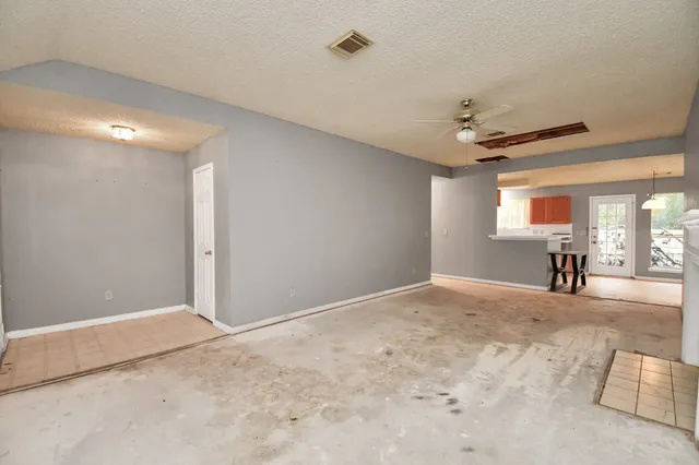 $300,000 | 7 Amber Fire Place, Spring, TX 77381