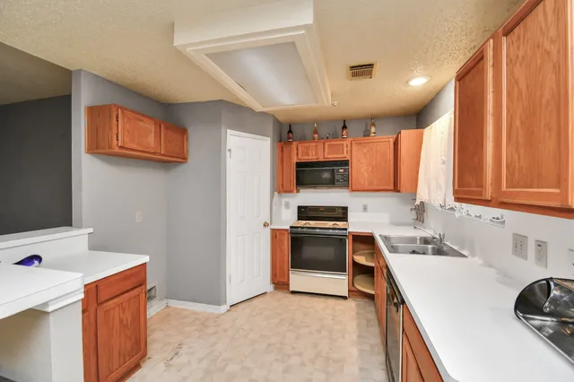 $300,000 | 7 Amber Fire Place, Spring, TX 77381