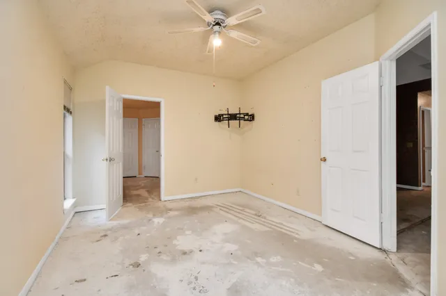 $300,000 | 7 Amber Fire Place, Spring, TX 77381