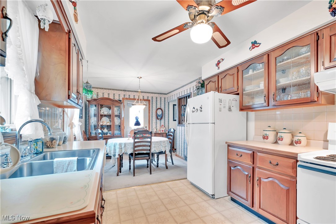 376 Johnson Plank Road Warren, OH 44481 - Photo 5 of 28 Kitchen featuring light floors, white appliances, tasteful backsplash, light countertops, and decorative light fixtures
