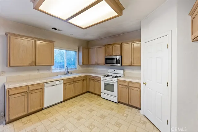 $485,000 | 6083 East Andrews Avenue, Fresno, CA 93727