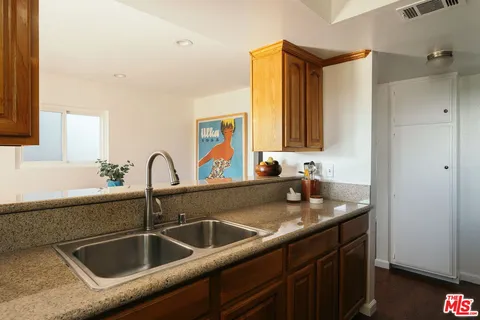 a close view of sink and tap