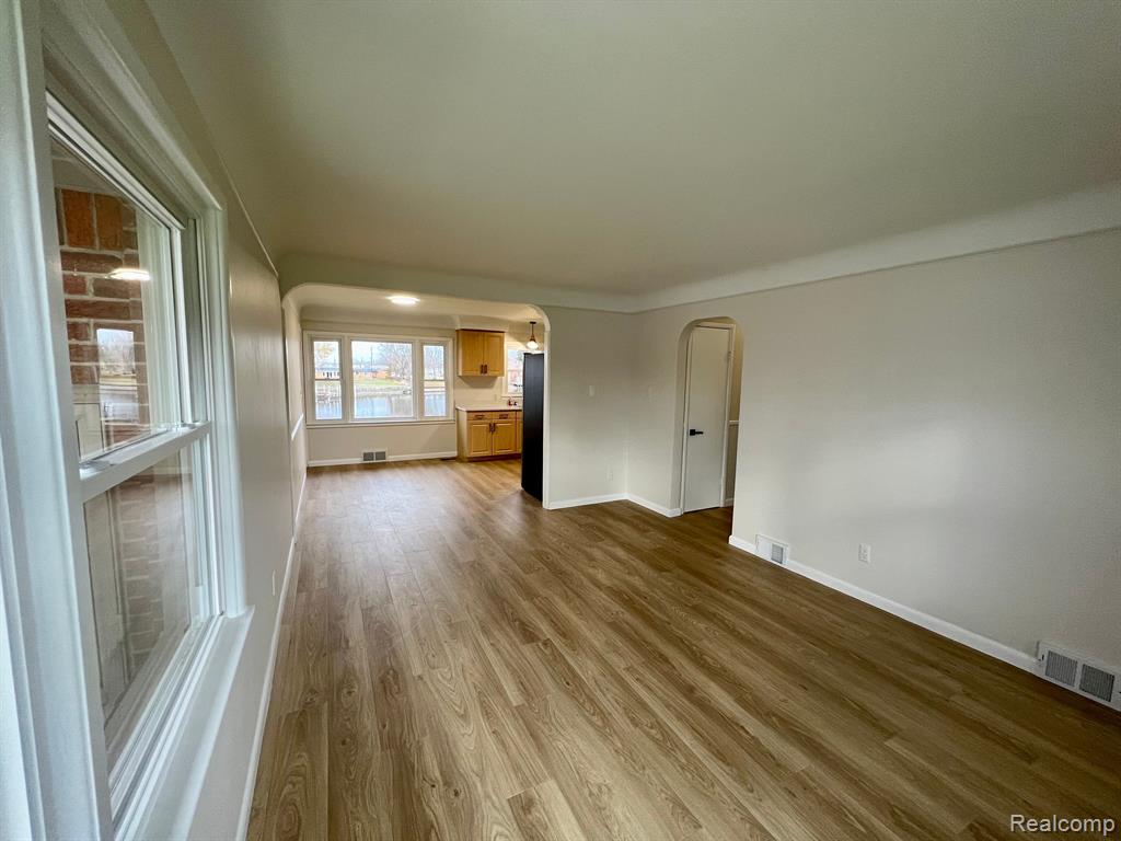 25561 South River Road Harrison Township, MI 48045 - Photo 10 of 31
