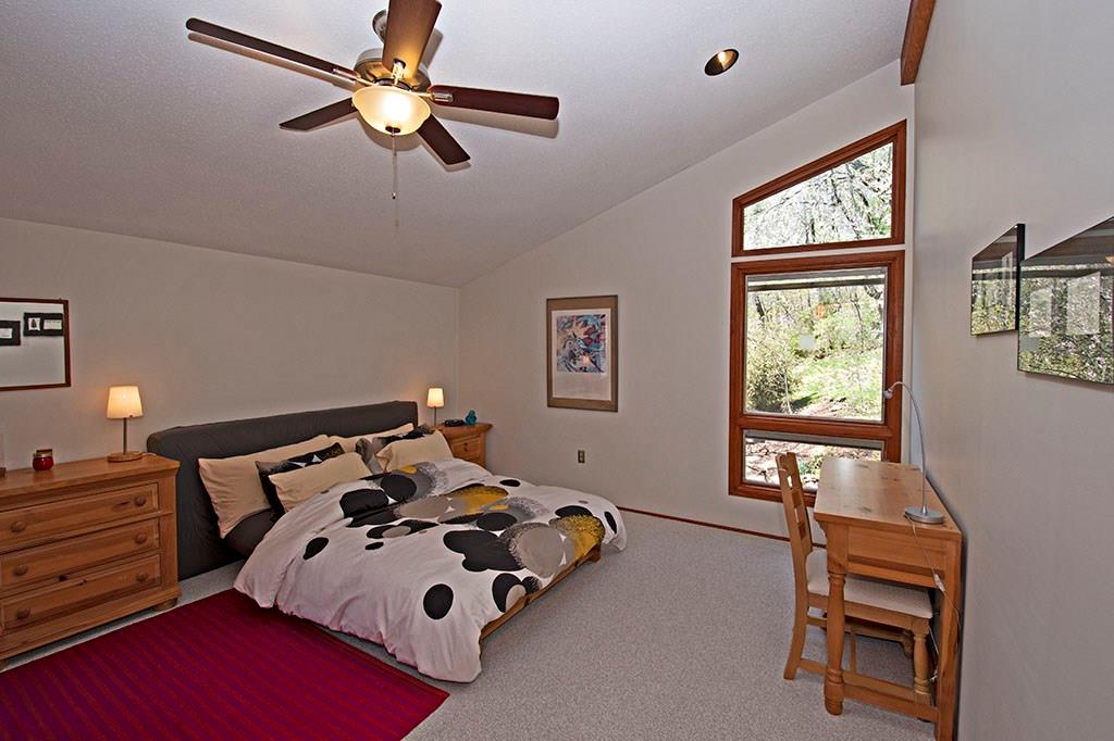 160 Lakeside Road Pittsburgh, PA 15238 - Photo 21 of 25 Bedroom 3. High ceiling, beauty out the window