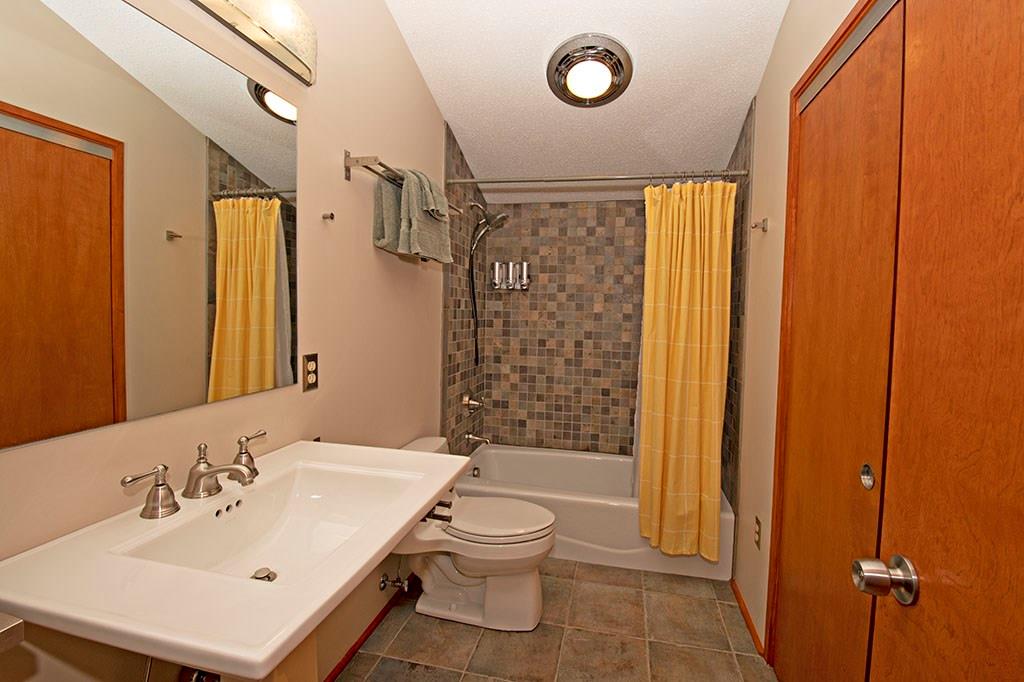 160 Lakeside Road Pittsburgh, PA 15238 - Photo 22 of 25 One of 2 full baths on upper floor.