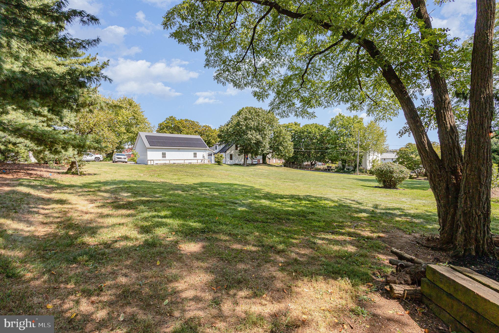 2246 Meadow View Road Manheim, PA 17545 - Photo 33 of 40 Yard