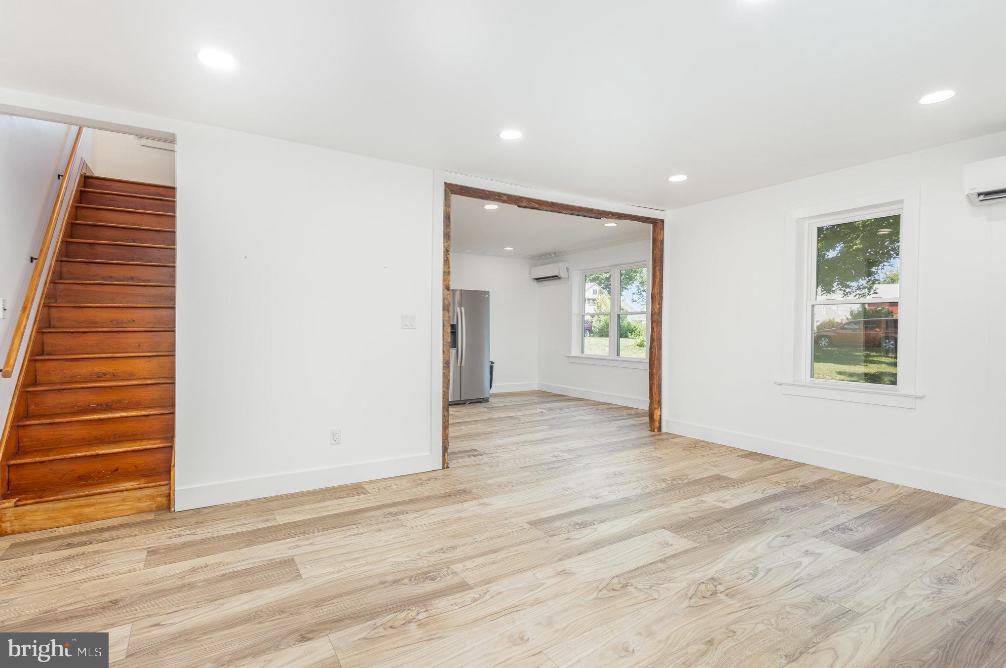 2246 Meadow View Road Manheim, PA 17545 - Photo 5 of 40 Living Room