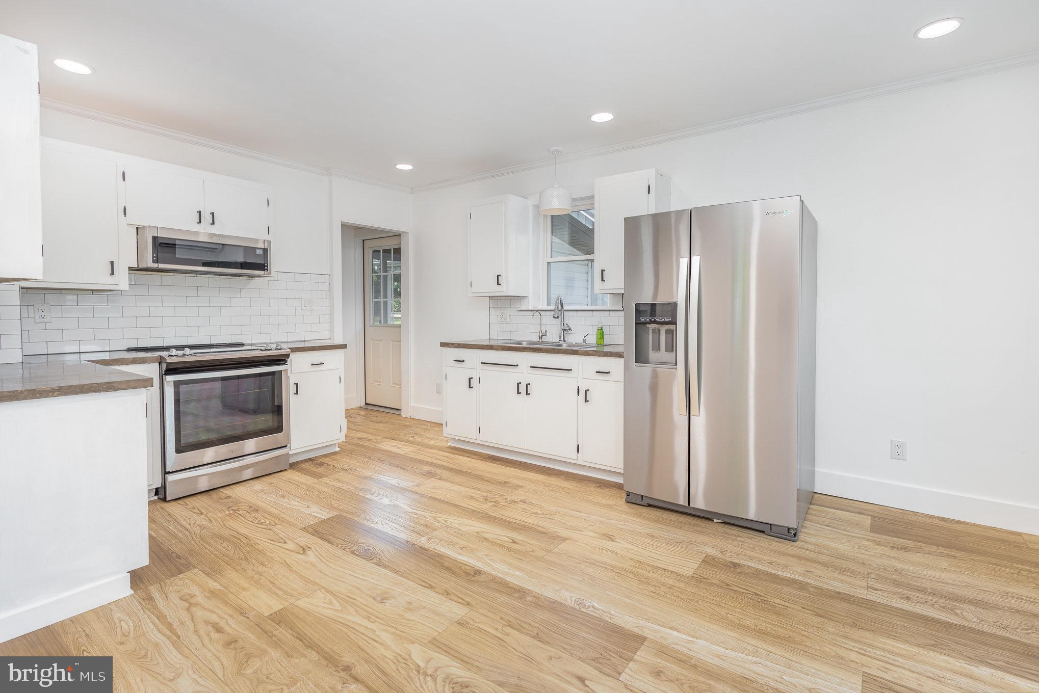 2246 Meadow View Road Manheim, PA 17545 - Photo 8 of 40 Kitchen