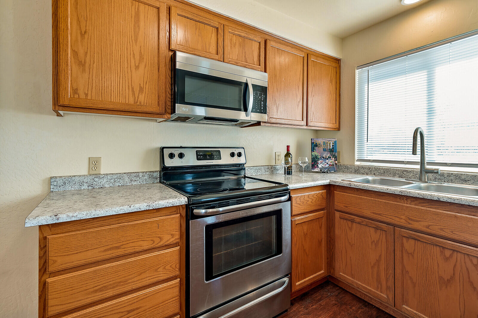 2951 Merriman Road Medford, OR 97501 - Photo 5 of 21 22_MR_22_mls