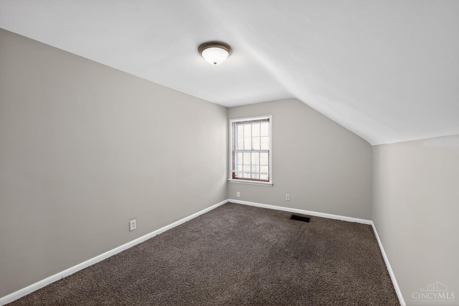 313 Pershing Avenue Cincinnati, OH 45215 - Photo 25 of 36