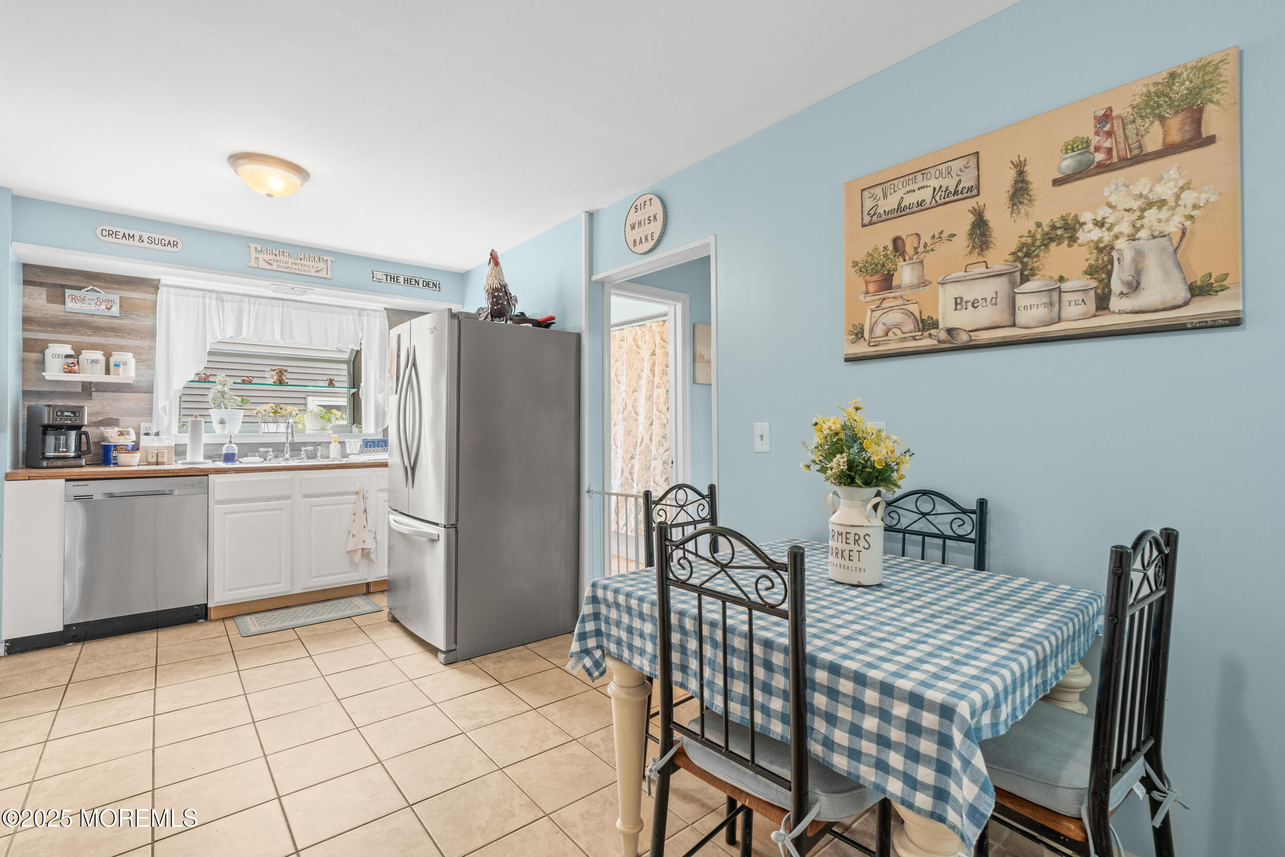 175 Shore Avenue Bogota, NJ 07603 - Photo 26 of 37 a dining room with furniture and window