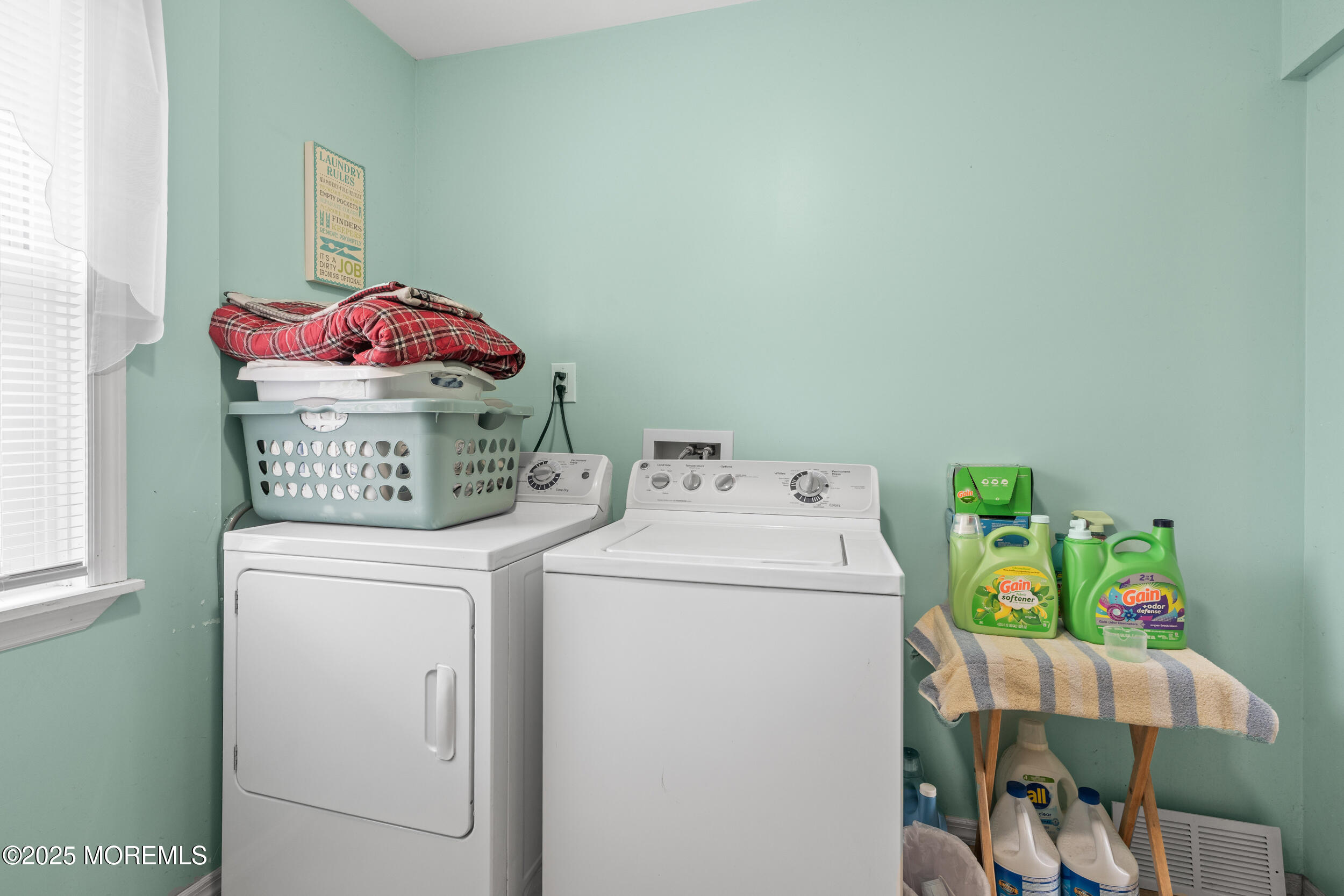 175 Shore Avenue Bogota, NJ 07603 - Photo 29 of 37 a utility room with dryer and washer