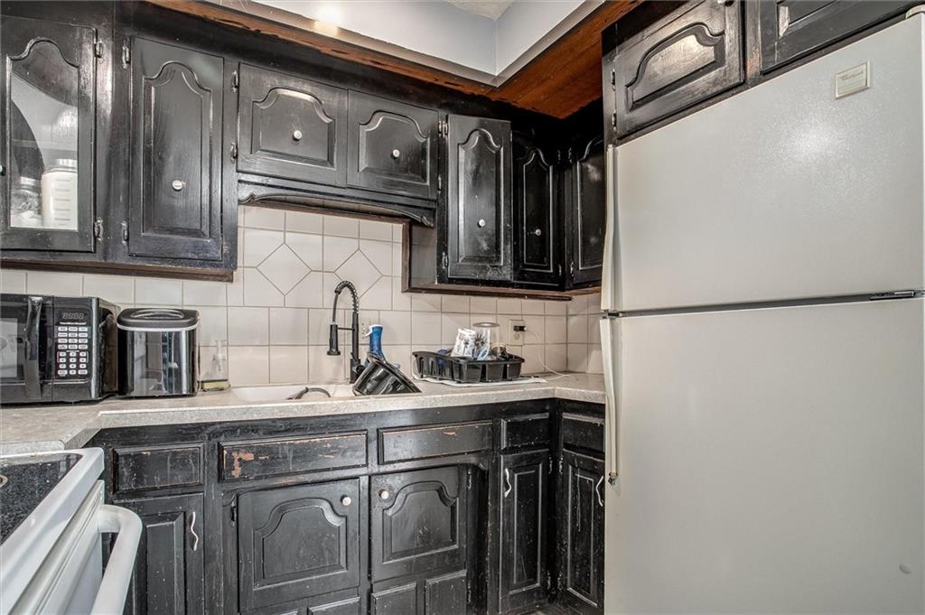 9251 Liggett Road Kansas City, KS 66109 - Photo 9 of 37