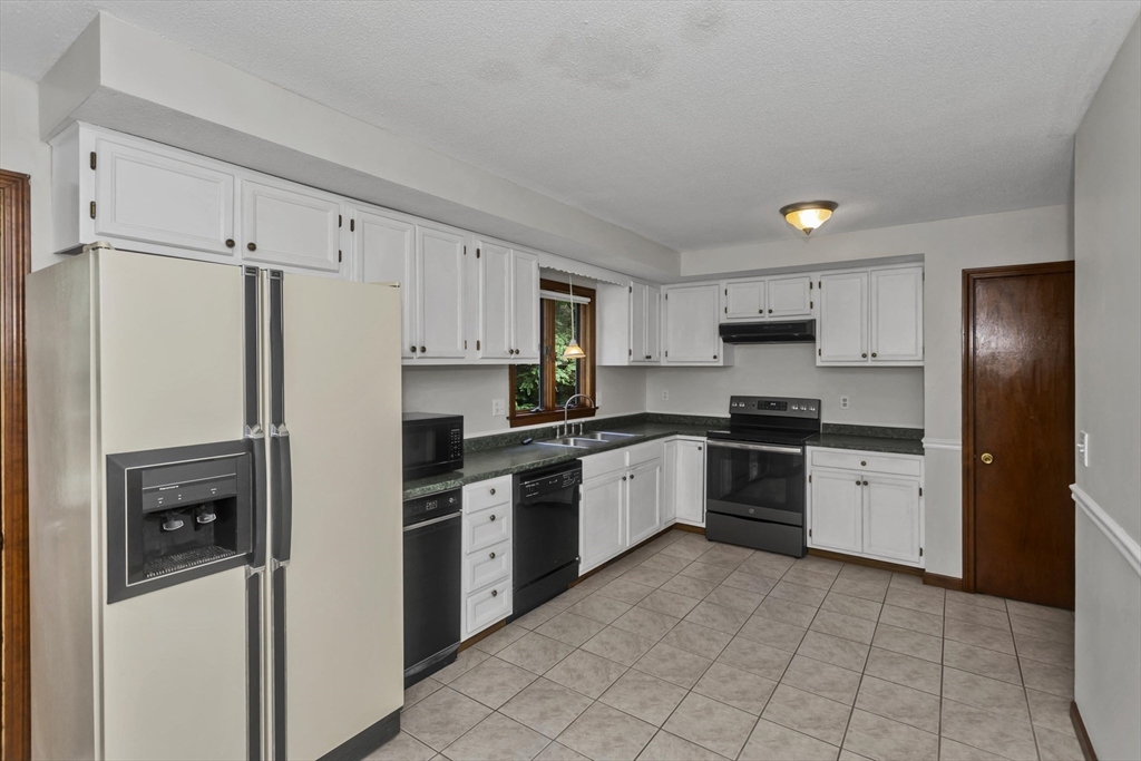 419 Southwick Road, Unit E21 Westfield, MA 01085 - Photo 16 of 33 Gallery Image 16