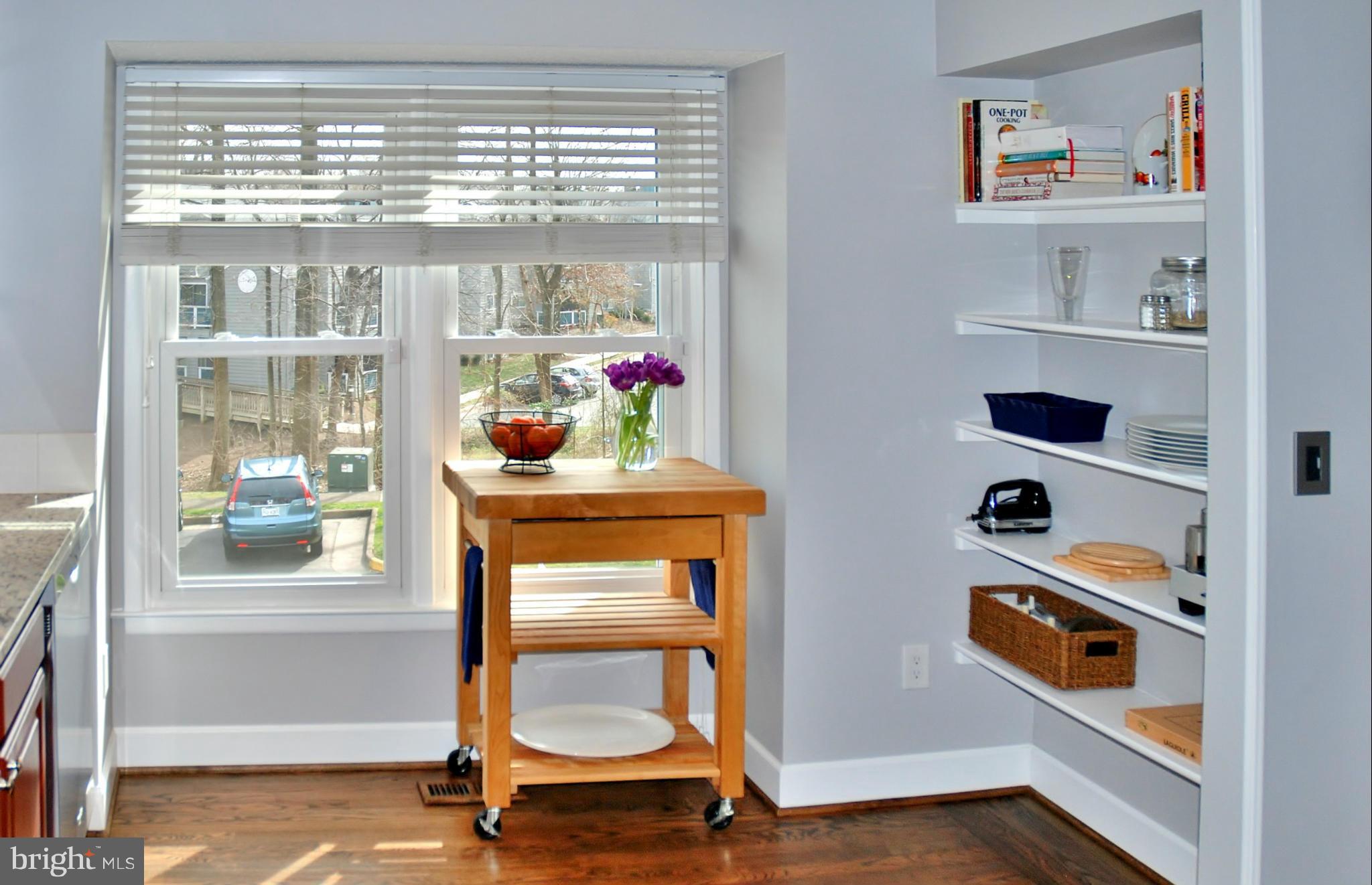 1432 Newport Spring Court Reston, VA 20194 - Photo 7 of 29 Spacious Kitchen with breakfast area