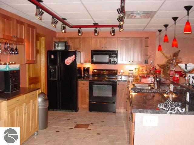 10025 South Maple City Road Maple City, MI 49664 - Photo 11 of 15 1701540-10.JPG