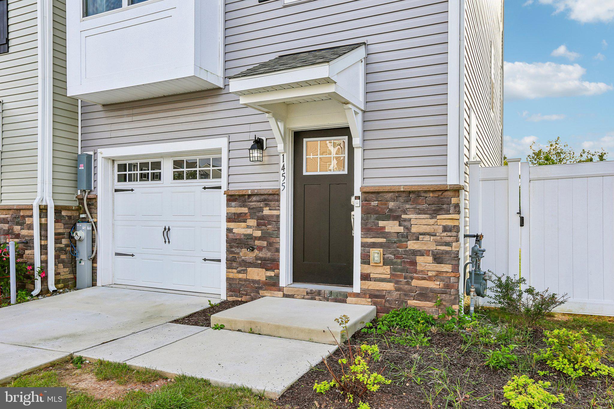 1455 Hudson View Road Essex, MD 21221 - Photo 8 of 44 Gallery Image 8