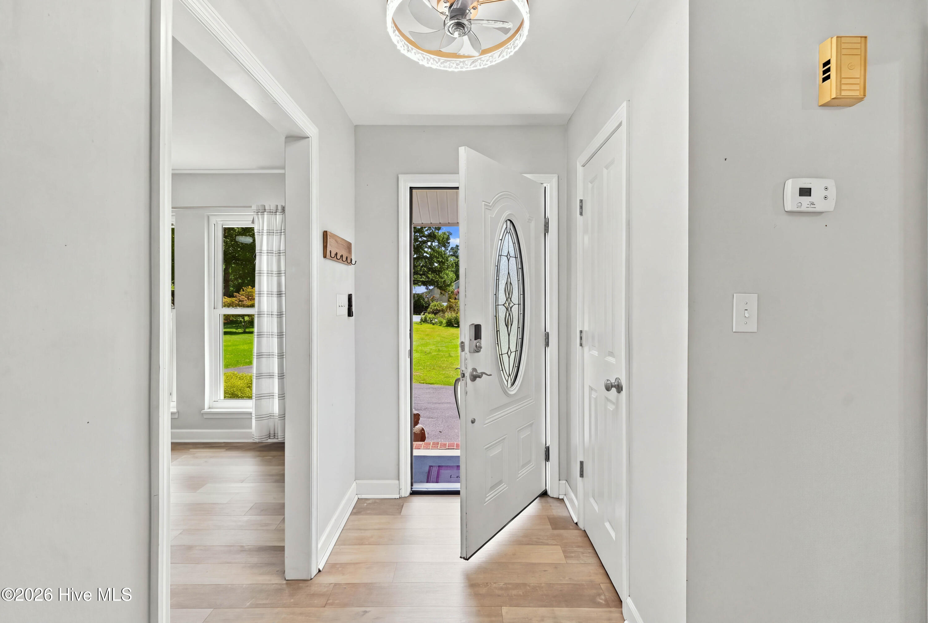 107 Knotline Road New Bern, NC 28562 - Photo 6 of 67 6_foyer