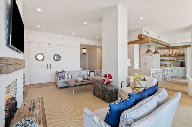 $3,000,000 | 801 East Beach Drive, Unit TW2606, Galveston, TX 77550