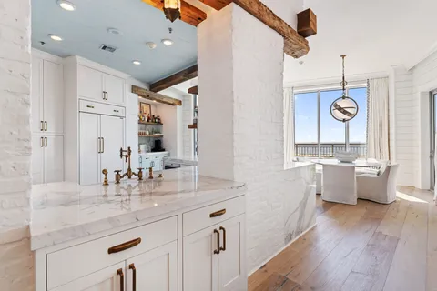 $3,000,000 | 801 East Beach Drive, Unit TW2606, Galveston, TX 77550