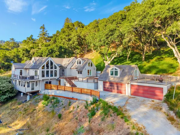 a view of a pathway with a flower garden