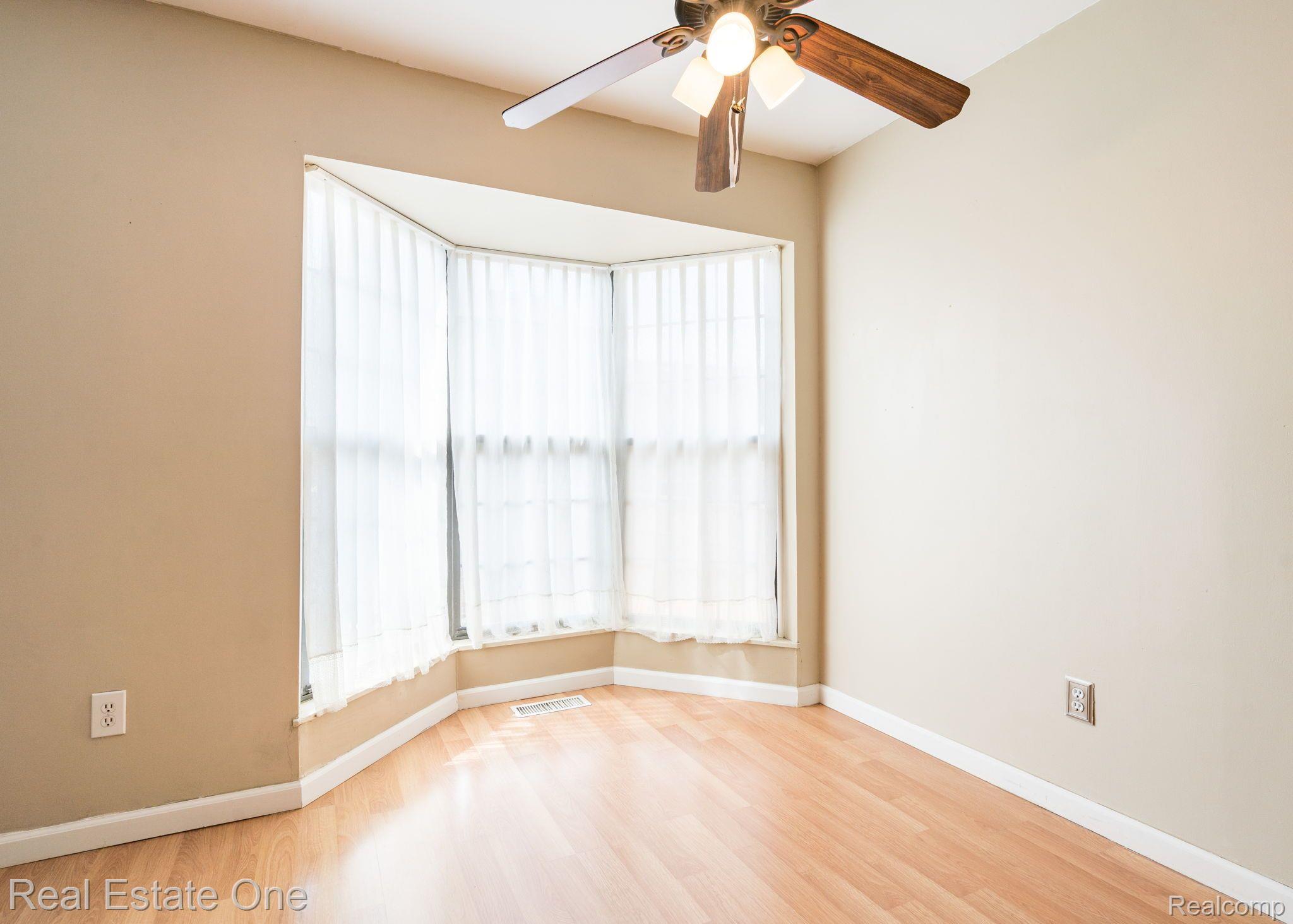 22122 Edgewater Novi, MI 48375 - Photo 18 of 34 Gallery Image 18