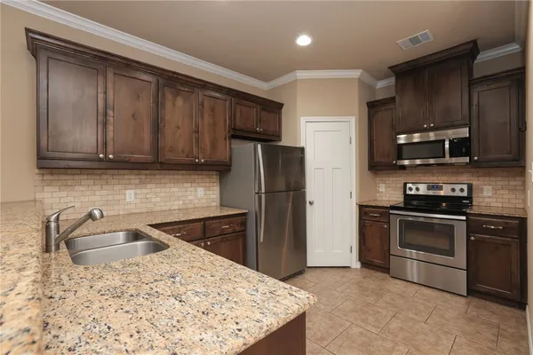 $2,600 | 3110 Claremont Drive, College Station, TX 77845