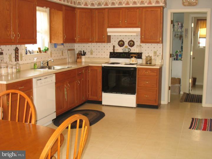 23 Ridge Run Road Sellersville, PA 18960 - Photo 5 of 21 Kitchen