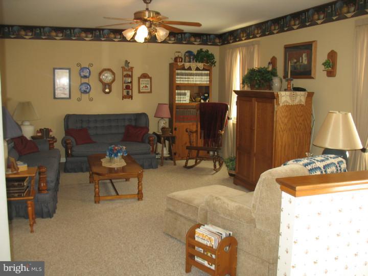 23 Ridge Run Road Sellersville, PA 18960 - Photo 9 of 21 Family Room