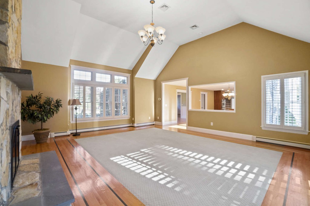 132 Hillcrest Road Marshfield, MA 02050 - Photo 9 of 30 Gallery Image 9