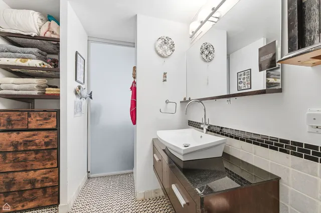 $210,000 | 100 East Walton Place, Unit 10C, Chicago, IL 60611