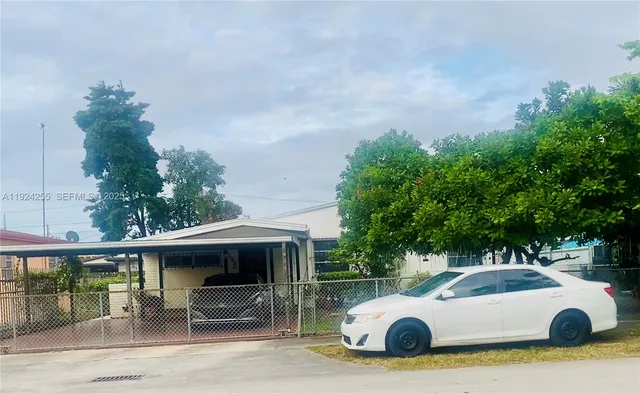 a view of outdoor space yard deck and patio