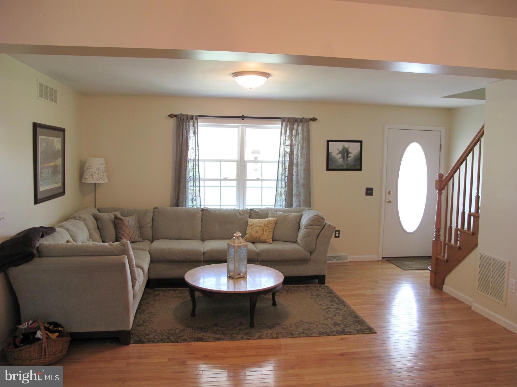 7816 Dover Neck Road Easton, MD 21601 - Photo 8 of 27 Living Room