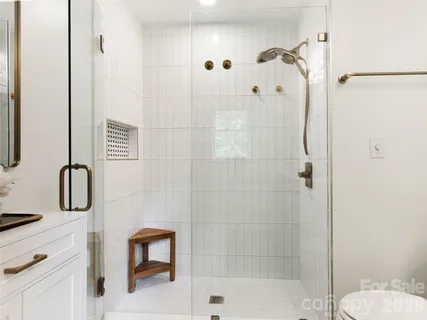 $949,900 | 1301 East Barden Road, Charlotte, NC 28226