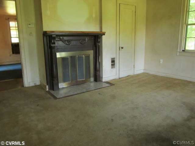 7013 River Road Petersburg, VA 23803 - Photo 3 of 10 Living Room