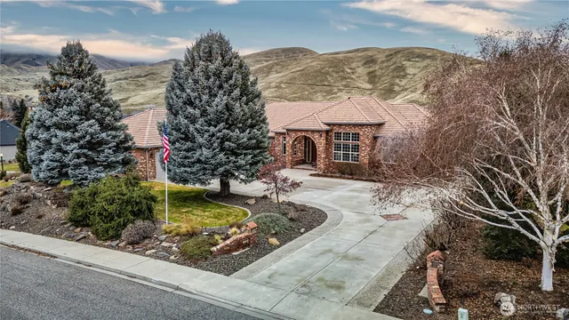 $1,430,000 | 2008 Broadview North, Wenatchee, WA 98801