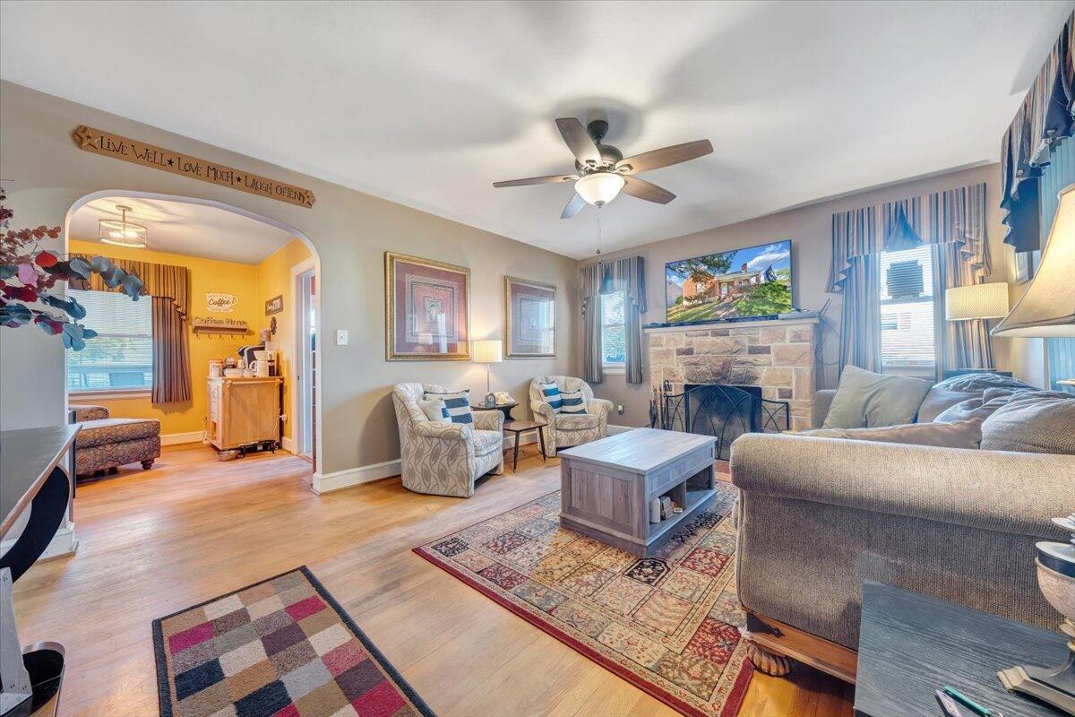 4432 Hazelridge Road Northwest Roanoke, VA 24012 - Photo 2 of 28 02-MIB06525