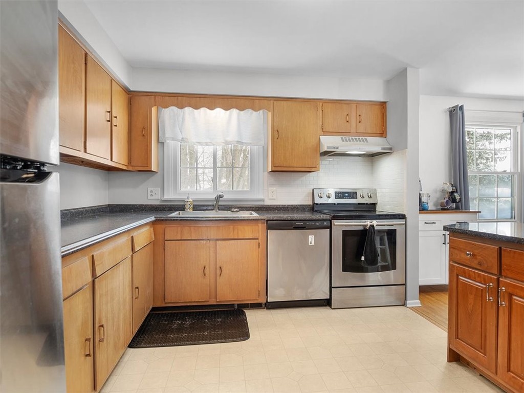 280 Fox Meadow Road Greece, NY 14626 - Photo 10 of 39