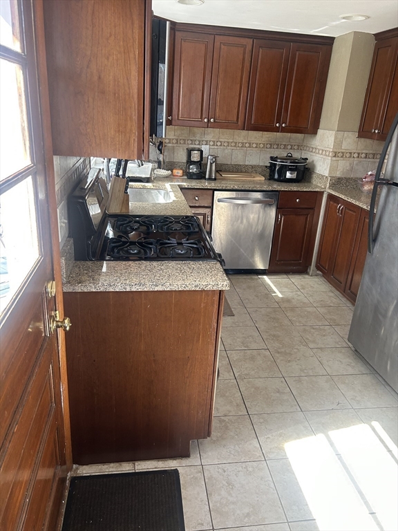 225 Westminster Road Weymouth, MA 02189 - Photo 5 of 15