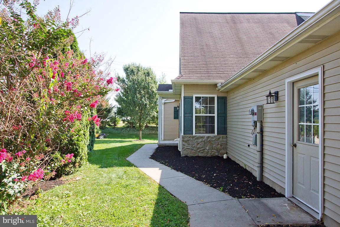 29 Sandstone Court Lititz, PA 17543 - Photo 3 of 41
