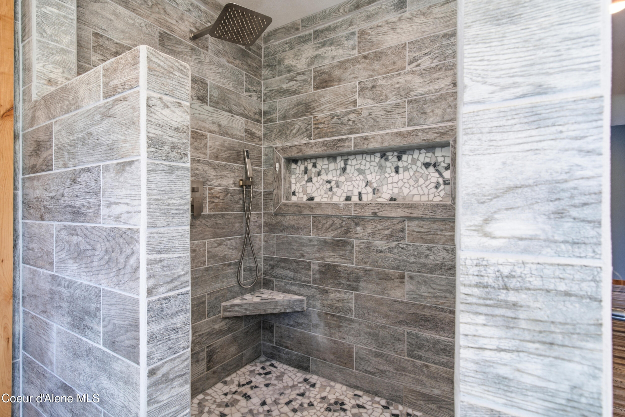 27294 North Clagstone Road Athol, ID 83801 - Photo 29 of 77 Upstairs Master Bath