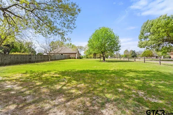 a view of a house with backyard and porch