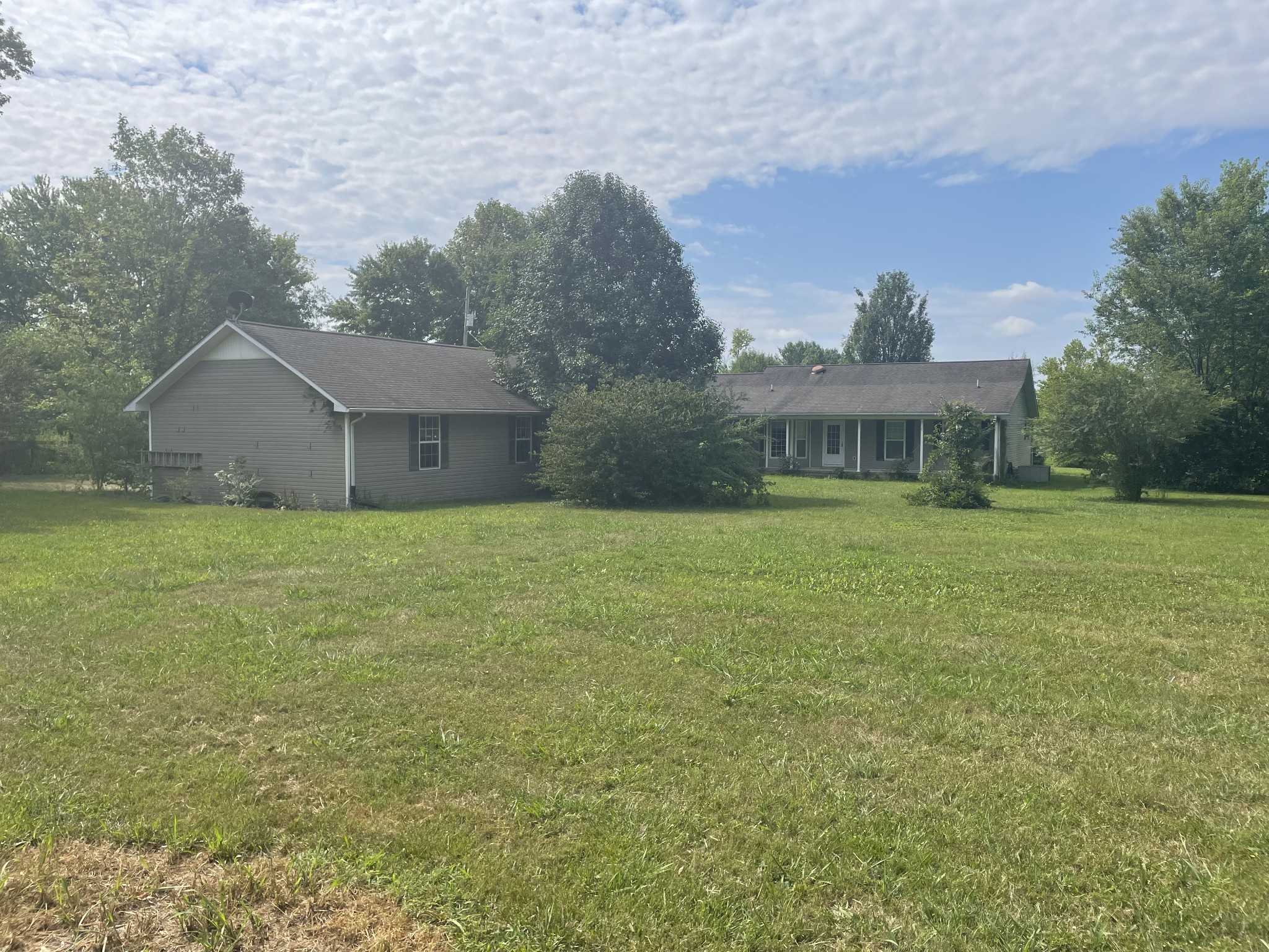 1799 Ragsdale Road Manchester, TN 37355 - Photo 7 of 17 a view of a house with a yard