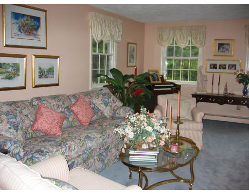 19 Robinwood Road Acton, MA 01720 - Photo 2 of 4 Gallery Image 2