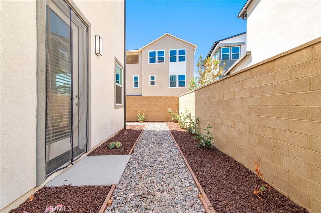 243 Yerba Irvine, CA 92618 - Photo 11 of 37